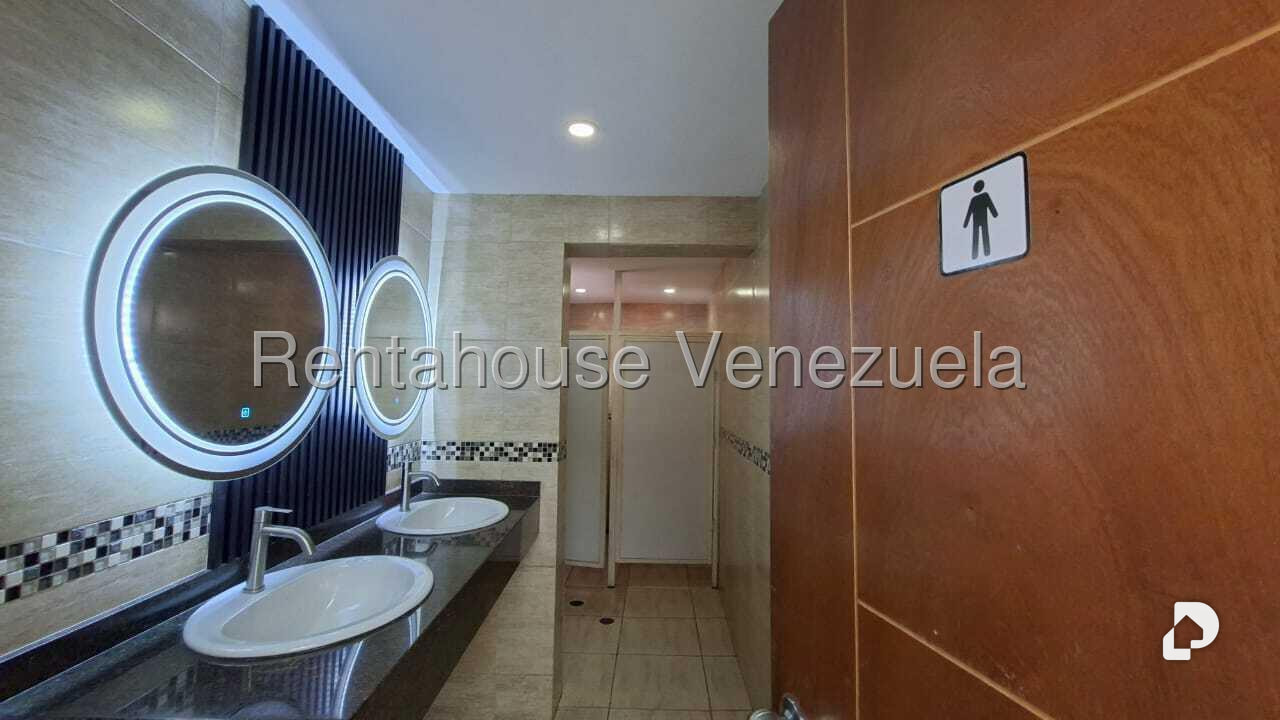 Oficina en Los Chaguaramos, Caracas – 25