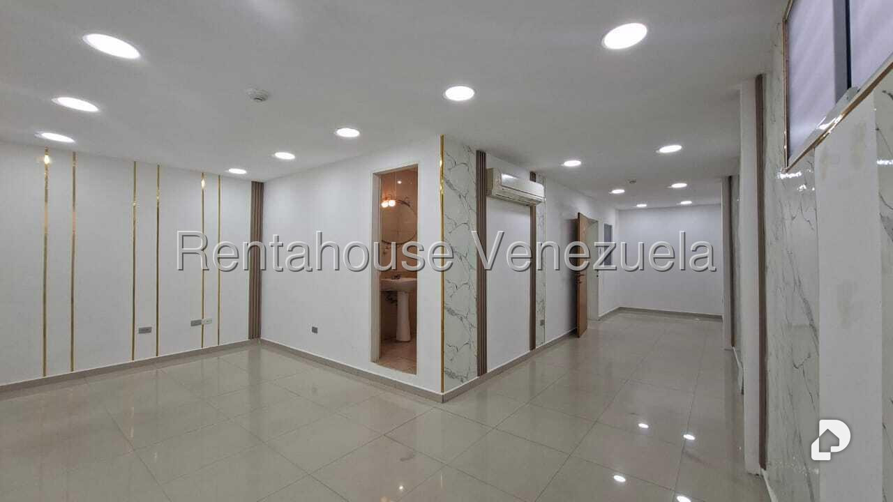 Oficina en Los Chaguaramos, Caracas – 13