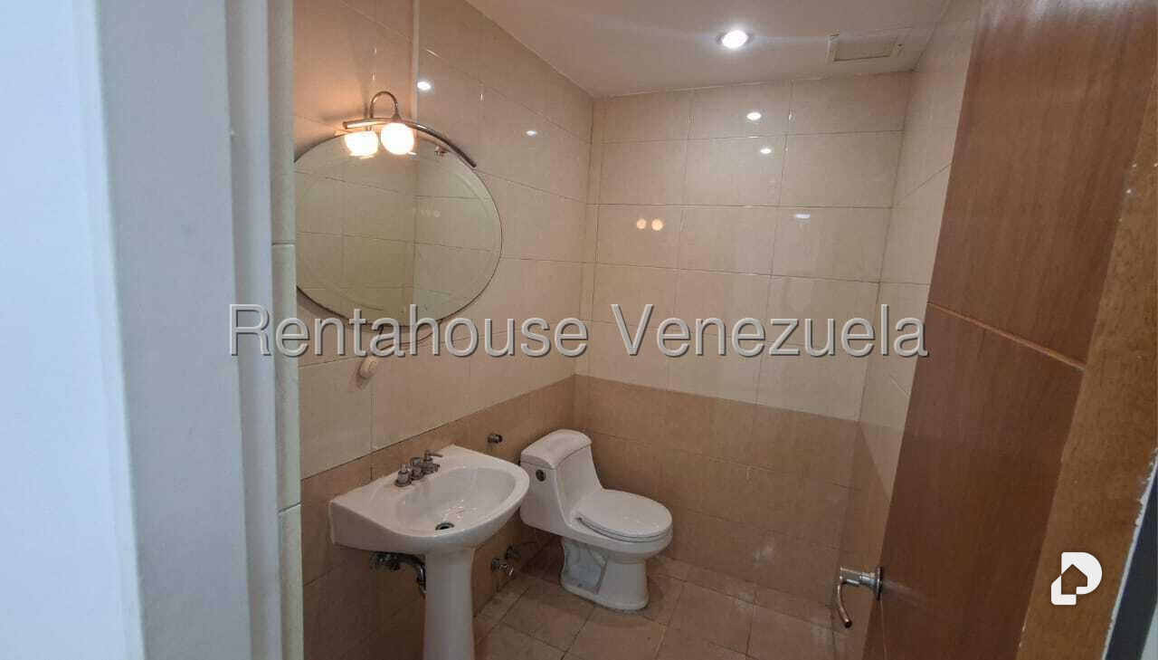 Oficina en Los Chaguaramos, Caracas – 15