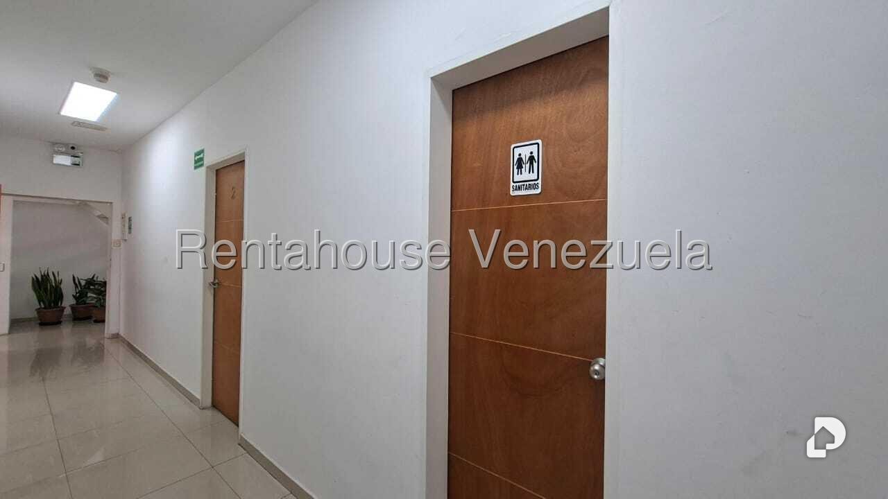 Oficina en Los Chaguaramos, Caracas – 18