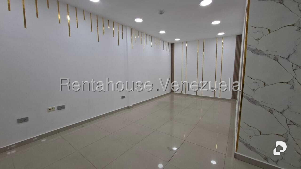Oficina en Los Chaguaramos, Caracas – 12
