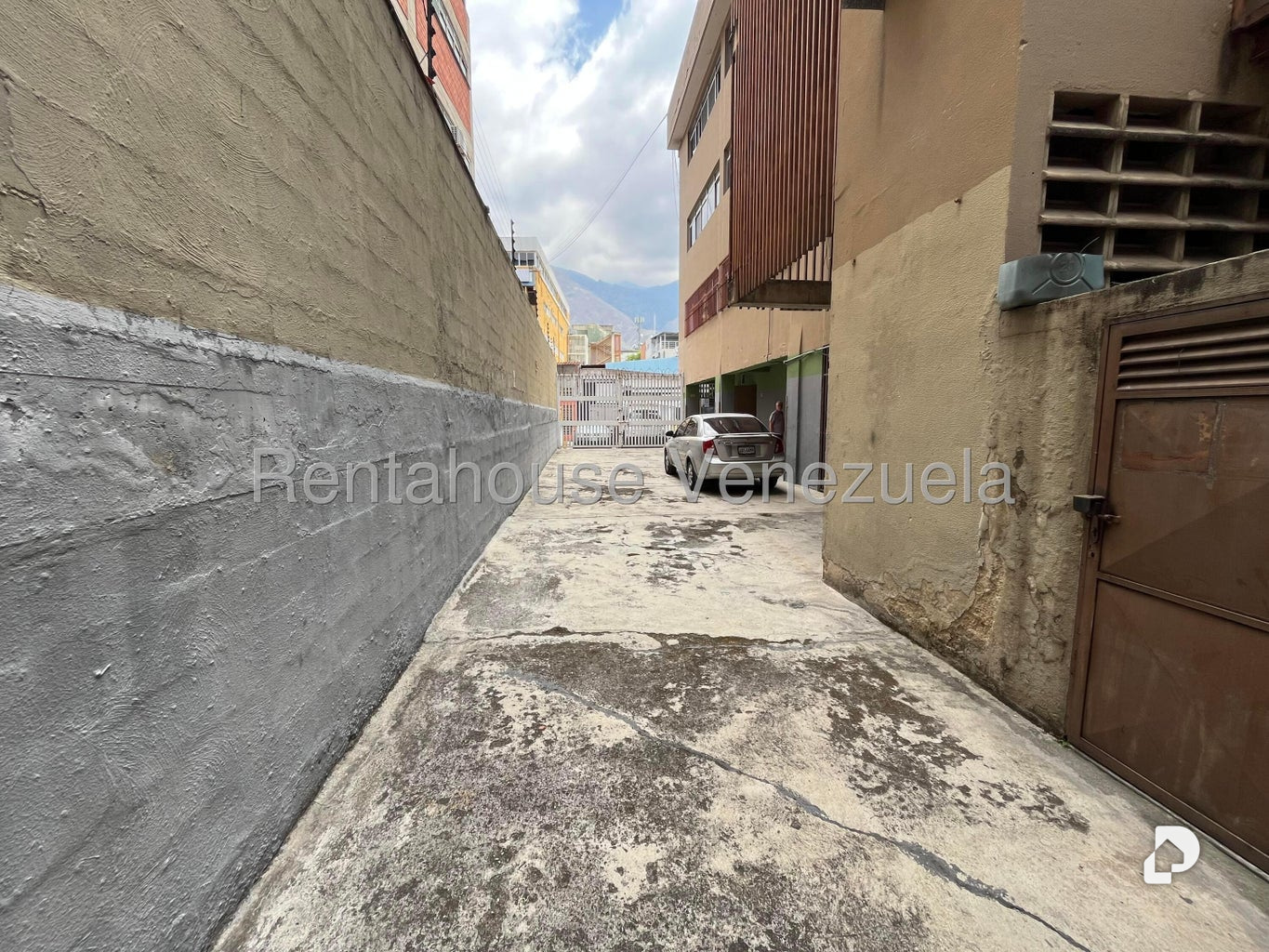 Land in La Urbina, Caracas – 5