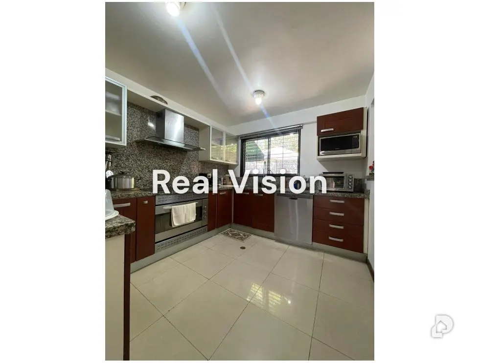 Casa en Alto Prado, Caracas – 13