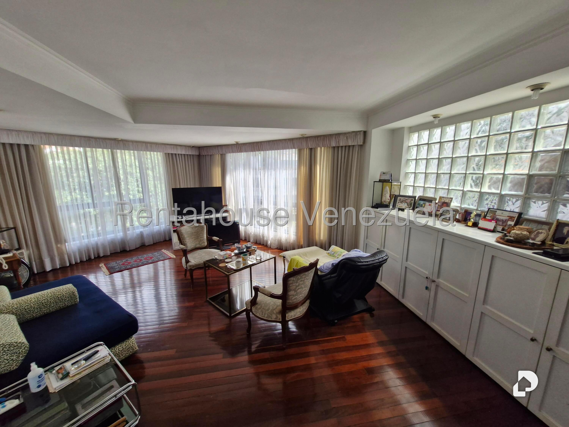 Apartamento en Los Palos Grandes, Caracas – 18