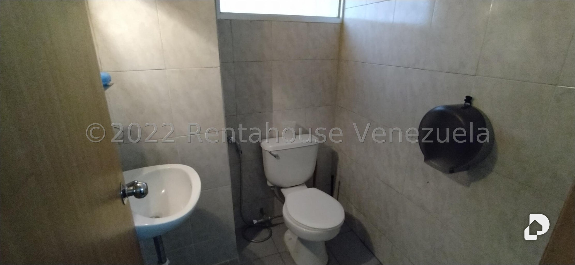 Local comercial en Los Chaguaramos, Caracas – 25