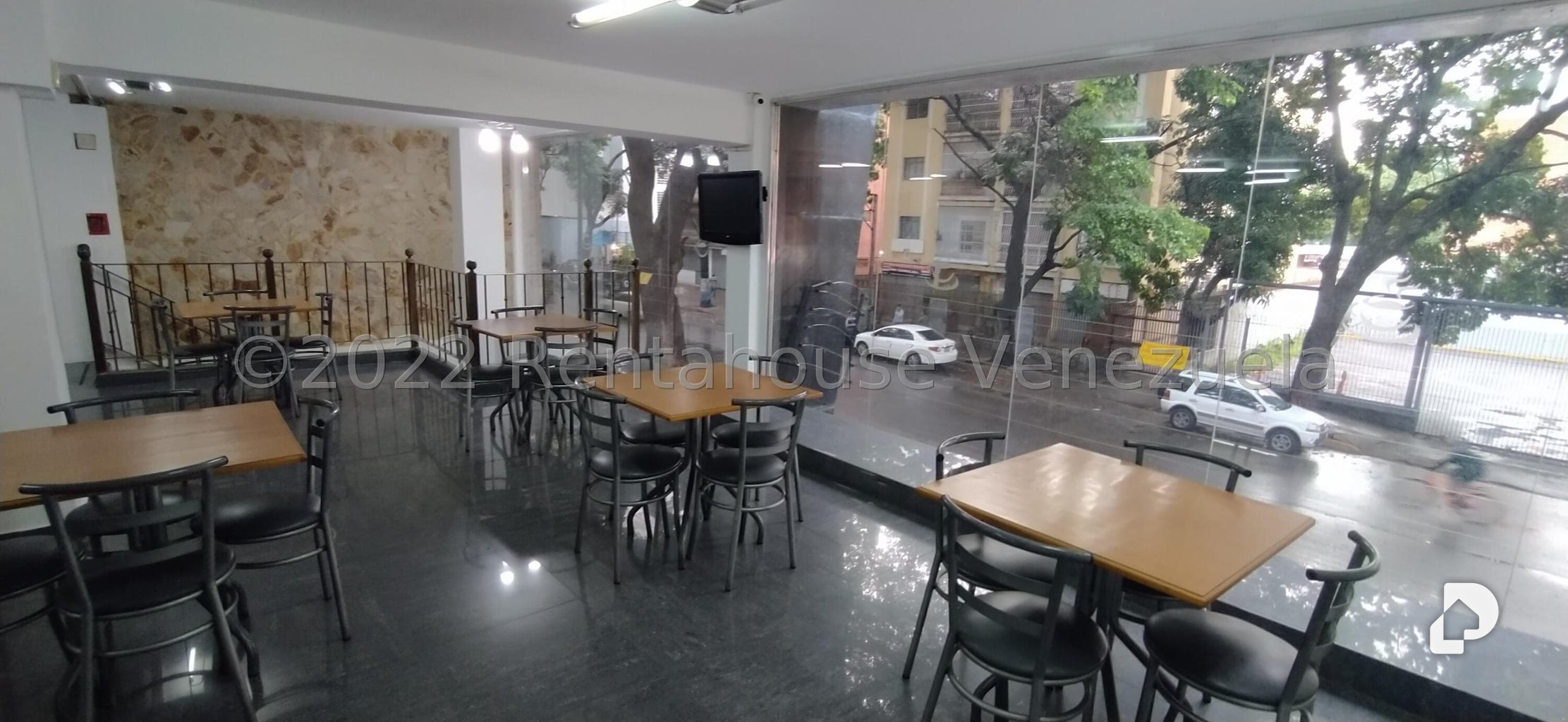 Local comercial en Los Chaguaramos, Caracas – 18