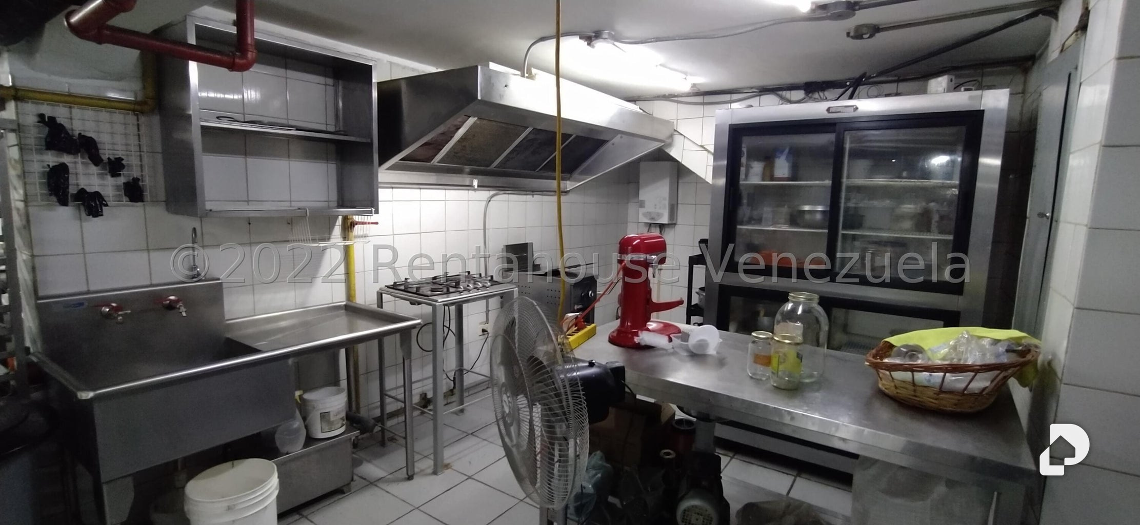 Local comercial en Los Chaguaramos, Caracas – 30