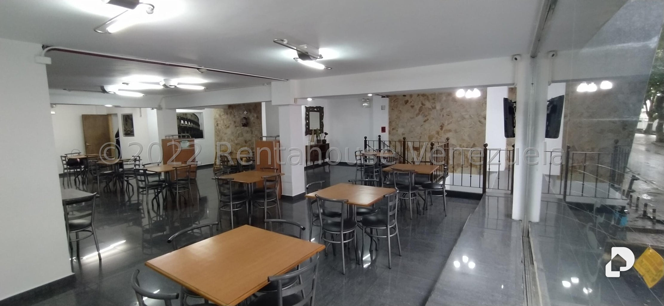 Local comercial en Los Chaguaramos, Caracas – 17