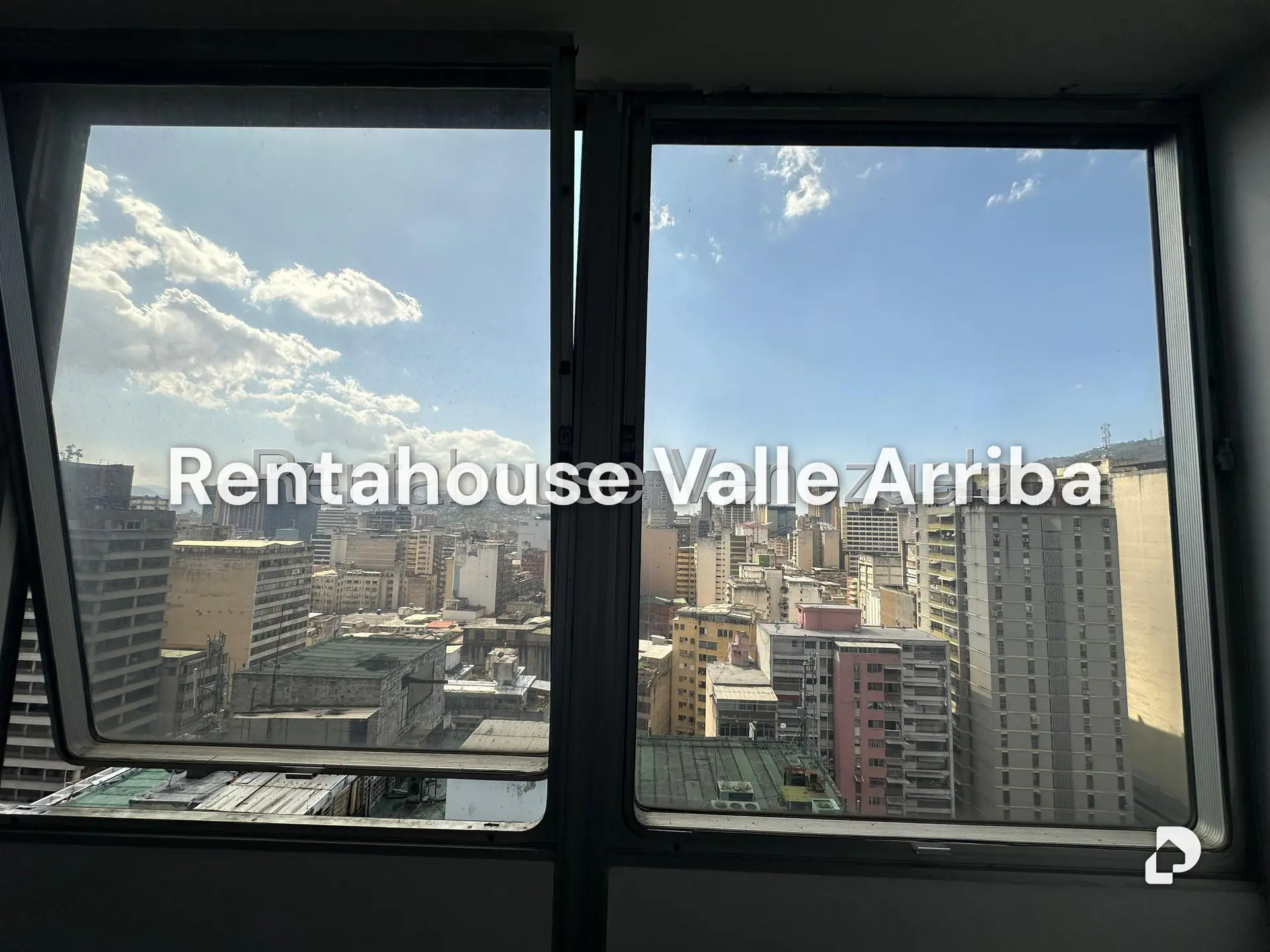 Oficina en Parroquia La Candelaria, Caracas – 21