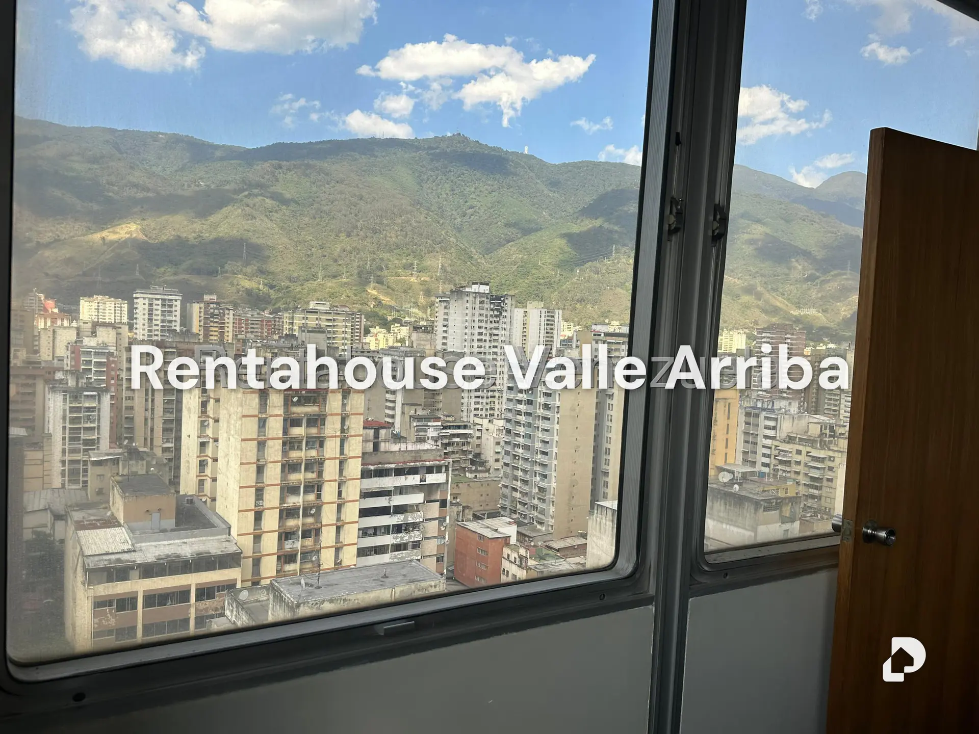 Oficina en Parroquia La Candelaria, Caracas – 15