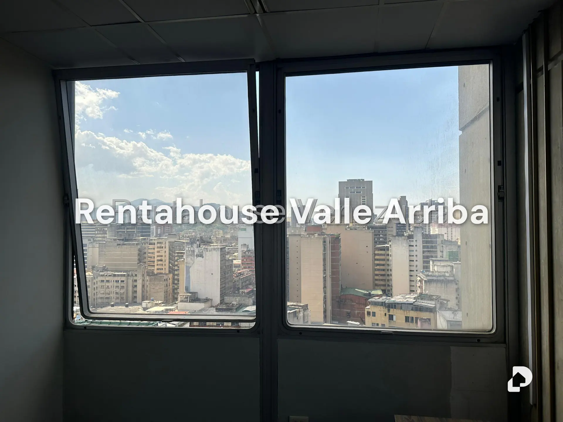 Oficina en Parroquia La Candelaria, Caracas – 16