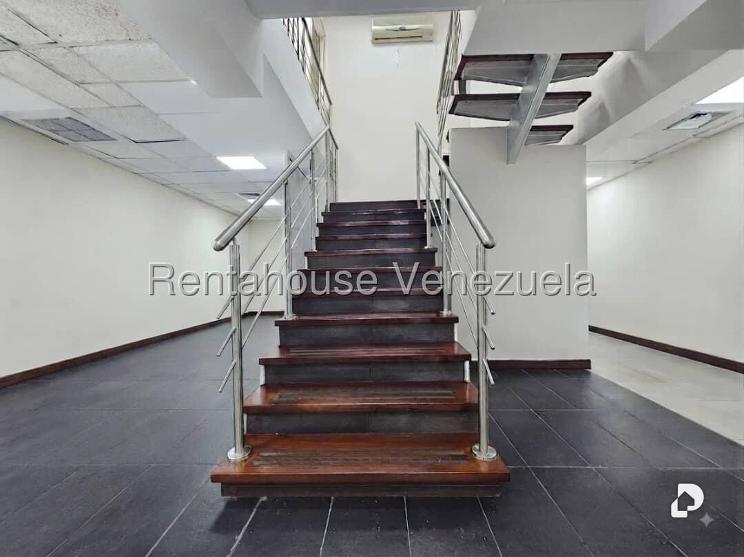 Local comercial en Las Mercedes, Caracas – 24