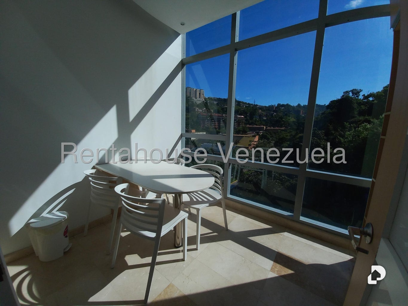 Local comercial en La Trinidad, Caracas – 9