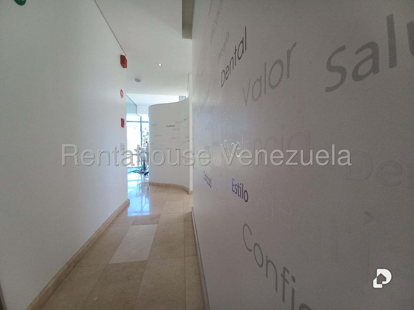 Local comercial en La Trinidad, Caracas – 12