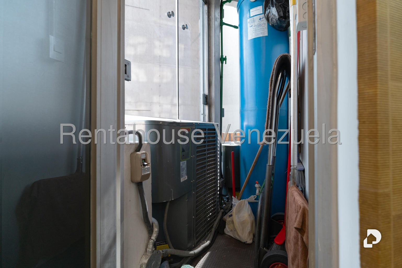 Local comercial en El Rosal, Caracas – 24
