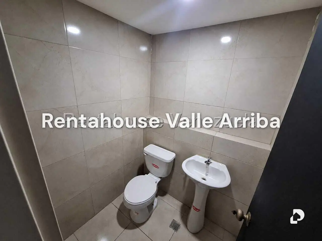 Local comercial en Chuao, Caracas – 8