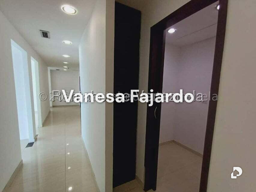 Office in El Rosal, Caracas – 18