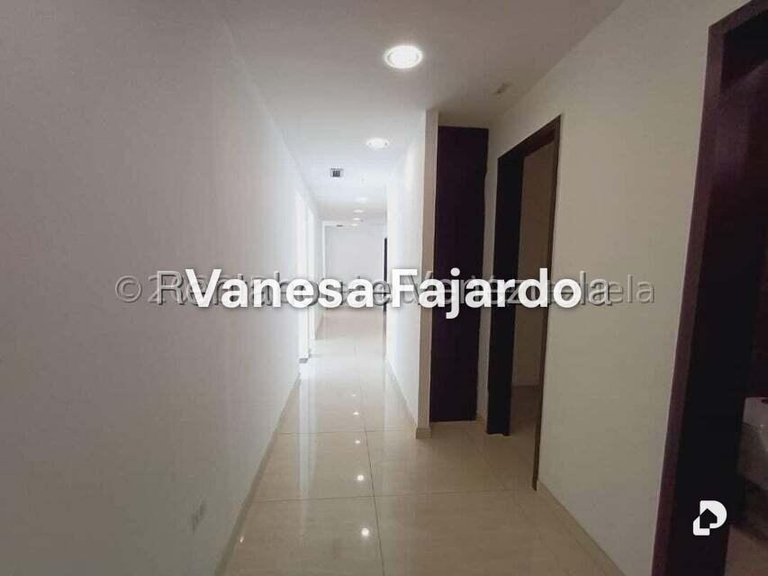 Office in El Rosal, Caracas – 15