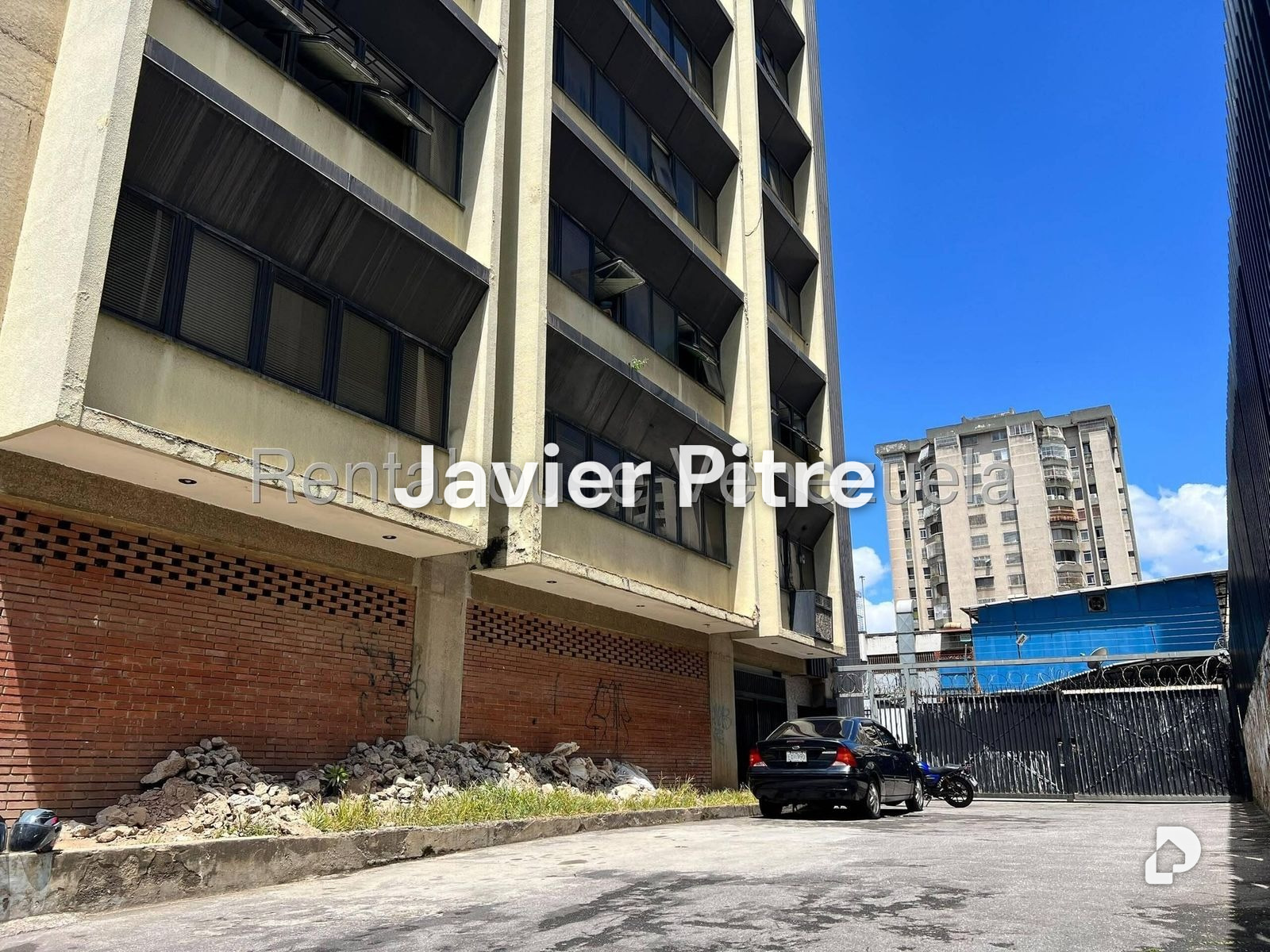 Local comercial en La Urbina, Caracas – 19
