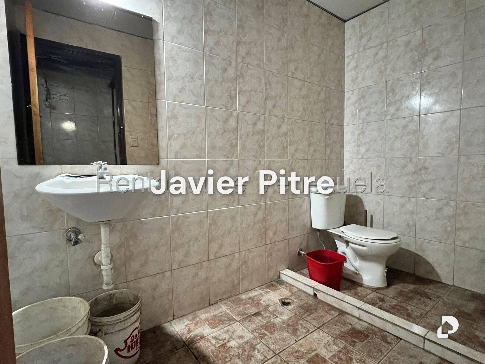 Local comercial en La Urbina, Caracas – 11
