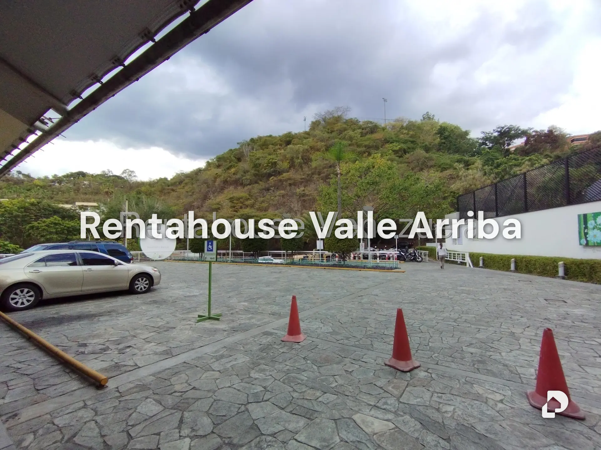 Local comercial en Colinas de Valle Arriba, Caracas – 8