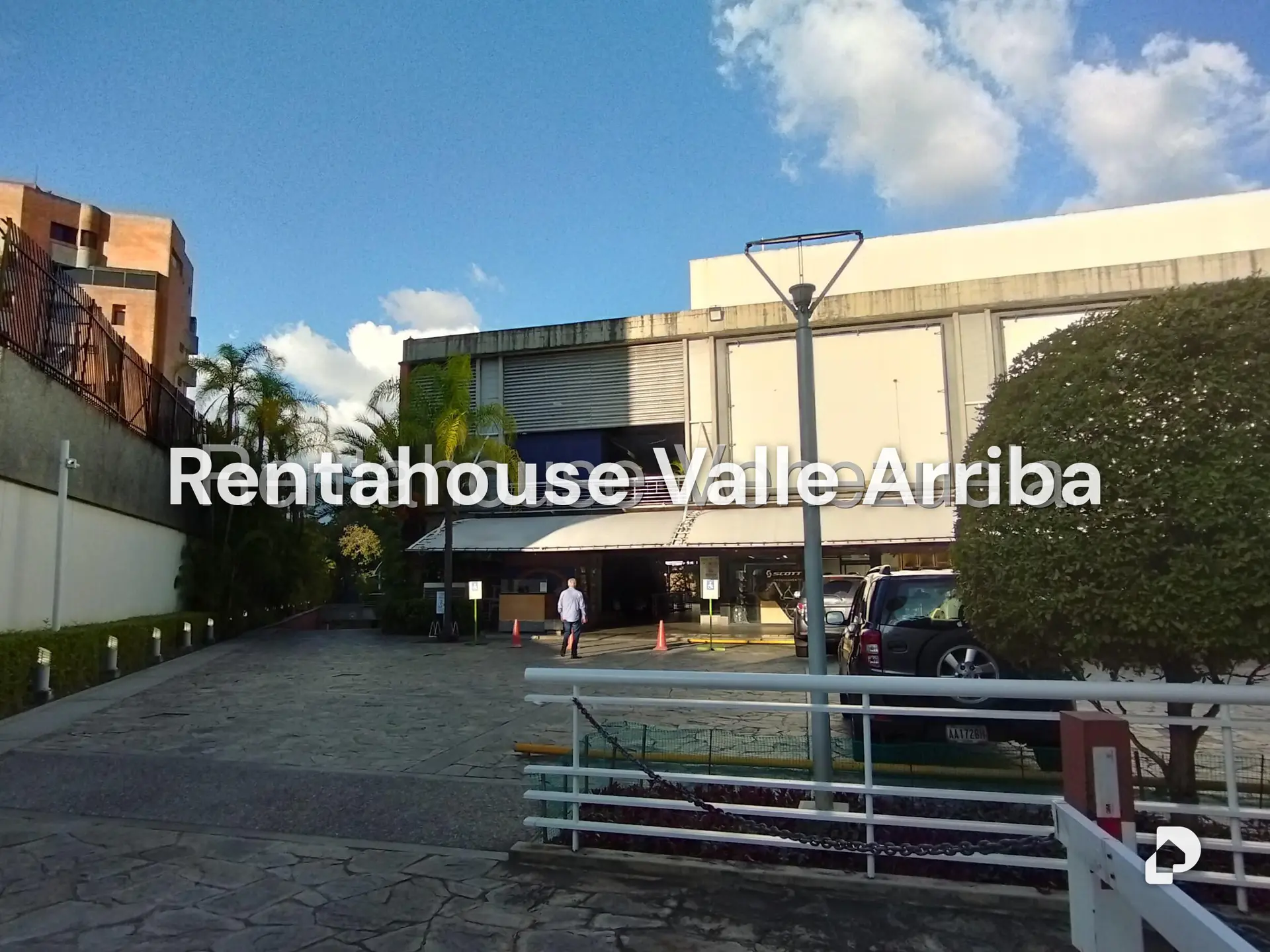 Local comercial en Colinas de Valle Arriba, Caracas – 10