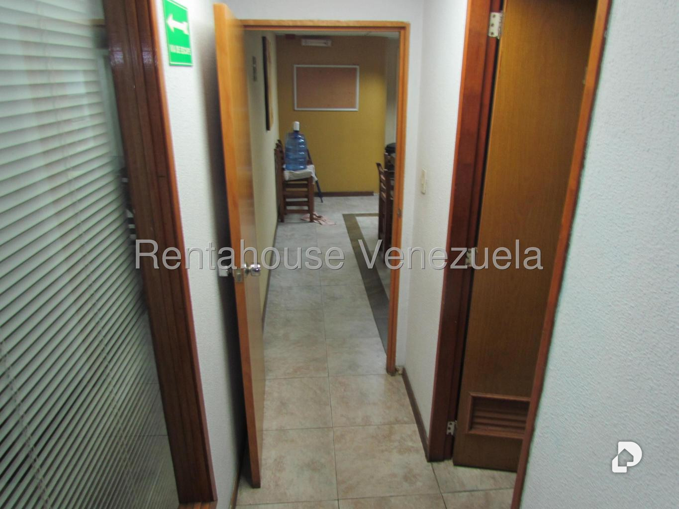 Local comercial en Los Dos Caminos, Caracas – 14