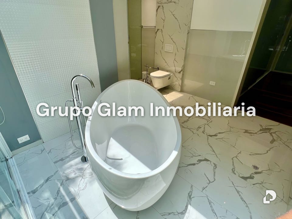 House in Colinas de Tamanaco, Caracas – 23