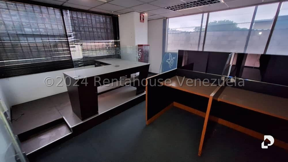 Oficina en La Urbina, Caracas – 17