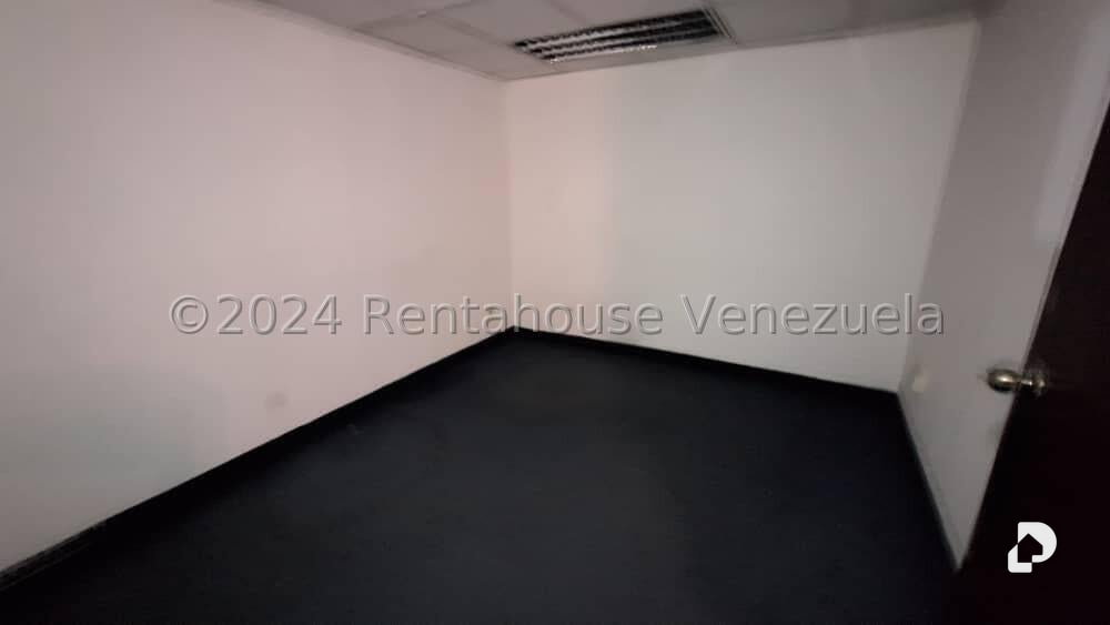 Oficina en La Urbina, Caracas – 27