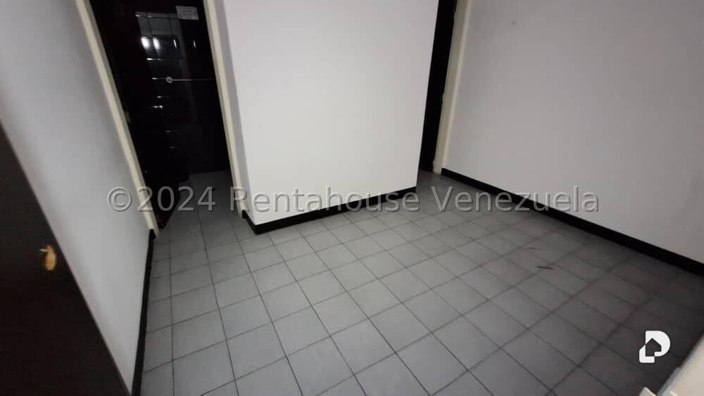 Oficina en La Urbina, Caracas – 30
