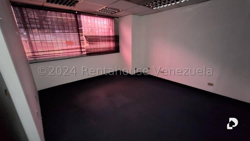 Oficina en La Urbina, Caracas – 13