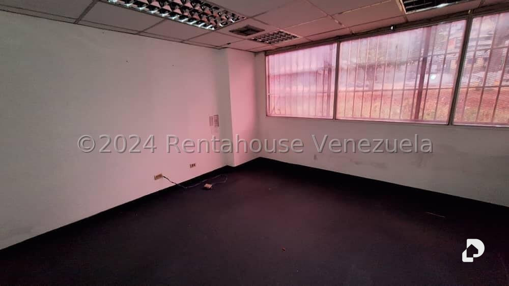 Oficina en La Urbina, Caracas – 12