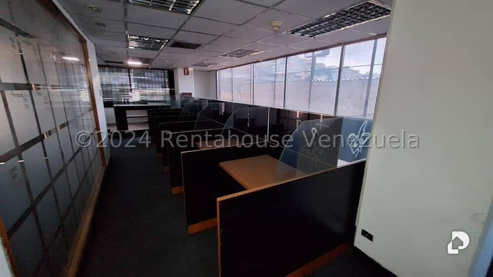 Oficina en La Urbina, Caracas – 18