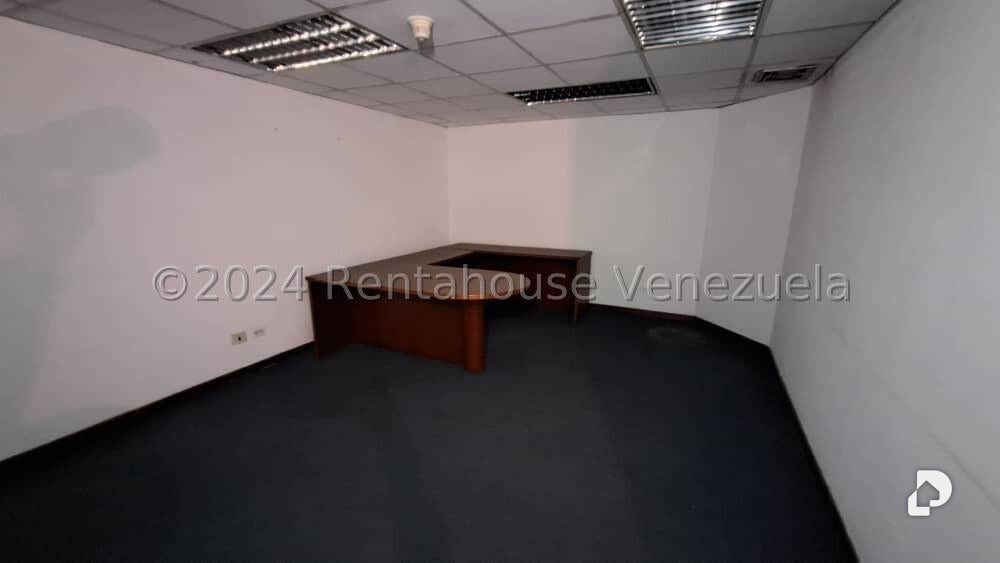 Oficina en La Urbina, Caracas – 28