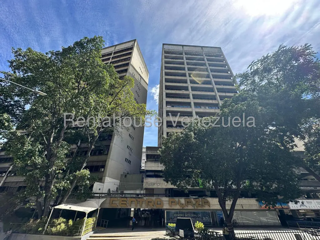 Oficina en Los Palos Grandes, Caracas - 1