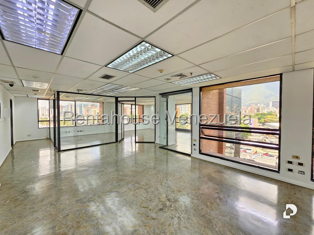 Office in Las Mercedes, Caracas – 12