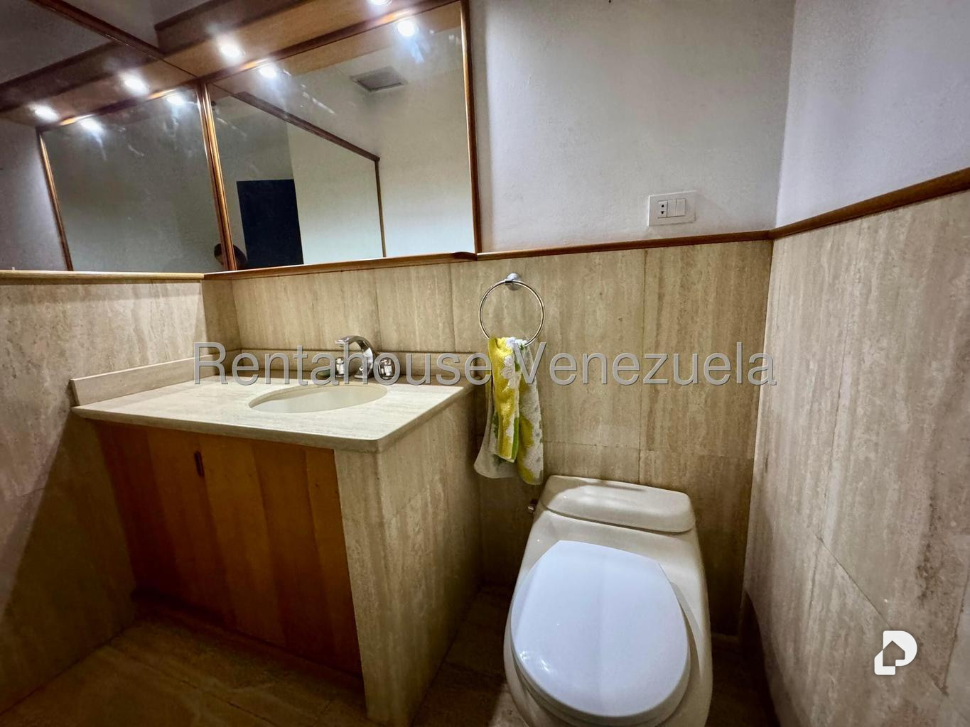 Casa en Alto Prado, Caracas – 23