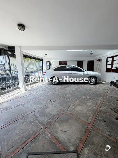 Casa en Prados del Este, Caracas – 28