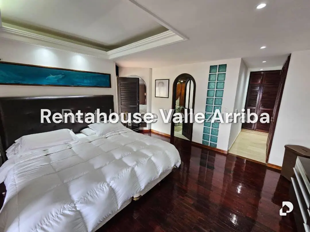 Casa en Lomas de La Lagunita, Caracas – 30