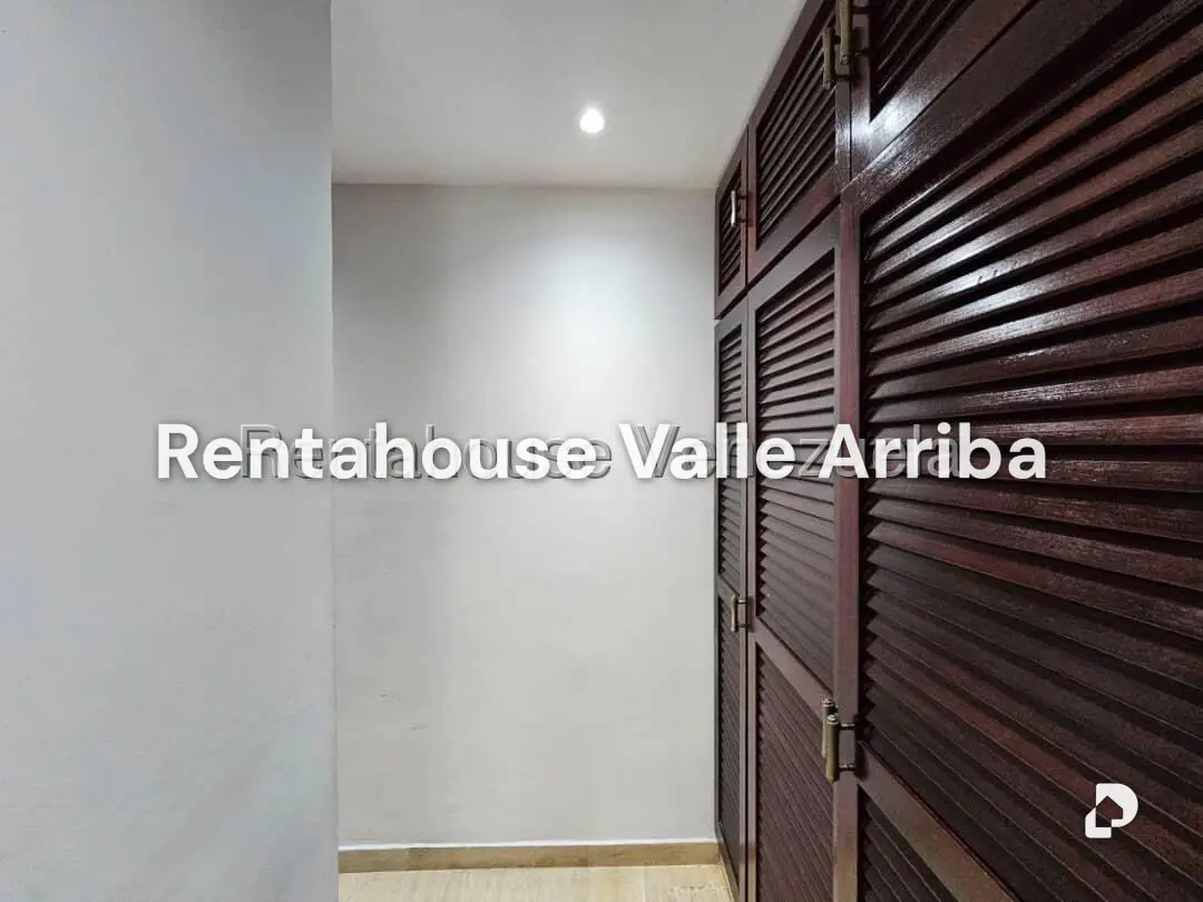 Casa en Lomas de La Lagunita, Caracas – 27