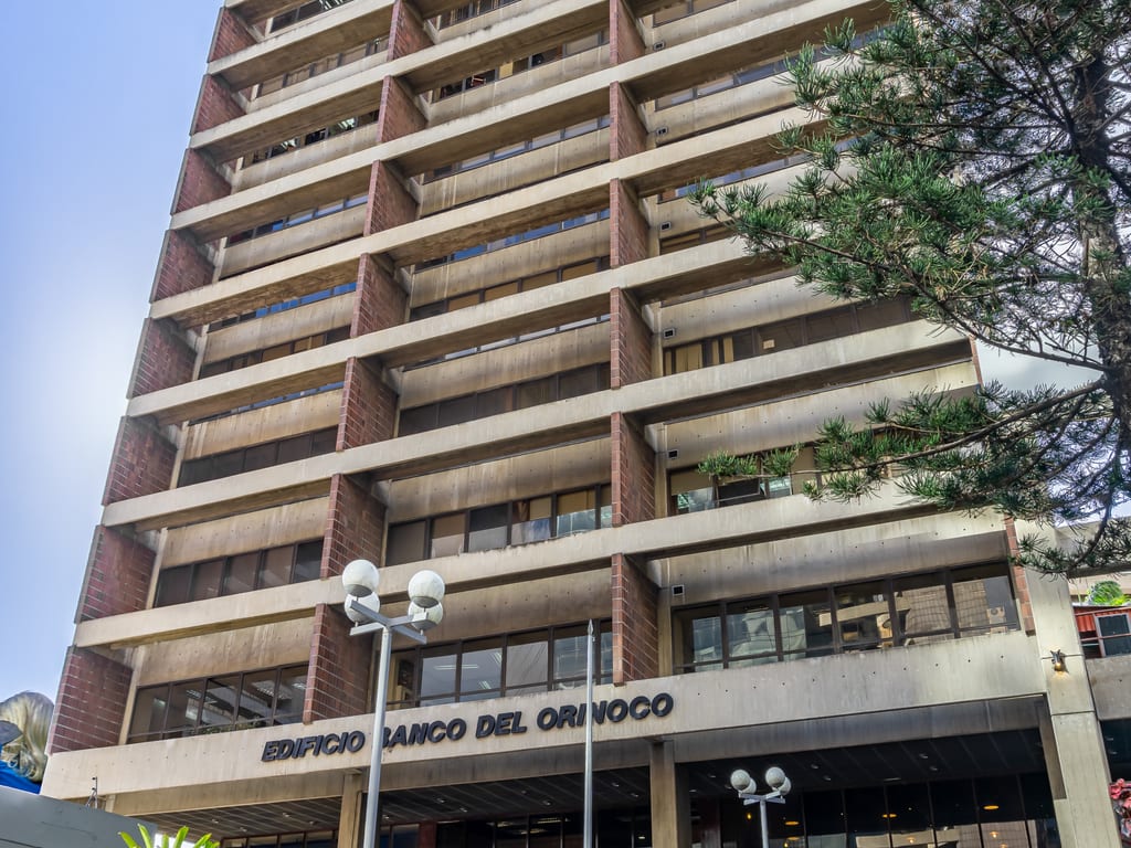 Oficina en Los Palos Grandes, Caracas - 1