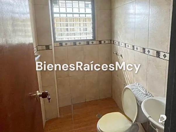 Oficina en Av 19 de Abril, Maracay – 17