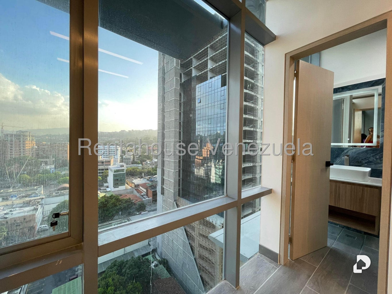 Oficina en Las Mercedes, Caracas