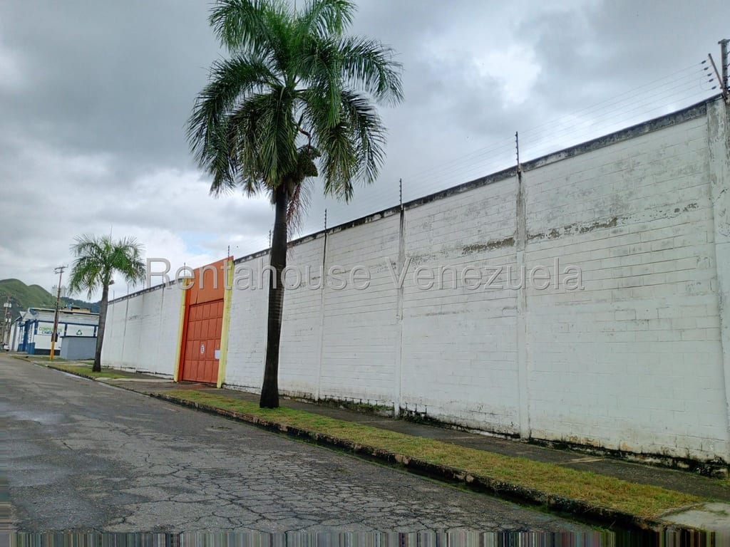 Local comercial en Lizandro Alvarado, Valencia - 1