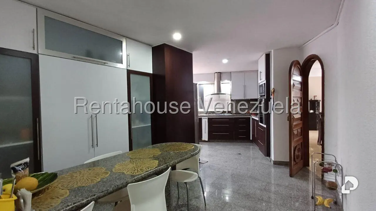 Casa en Prados del Este, Caracas – 11