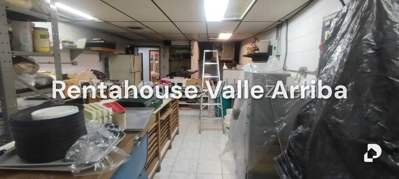 Local comercial en La Urbina, Caracas – 25