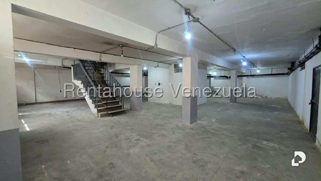 Local comercial en Parroquia La Candelaria, Caracas – 17