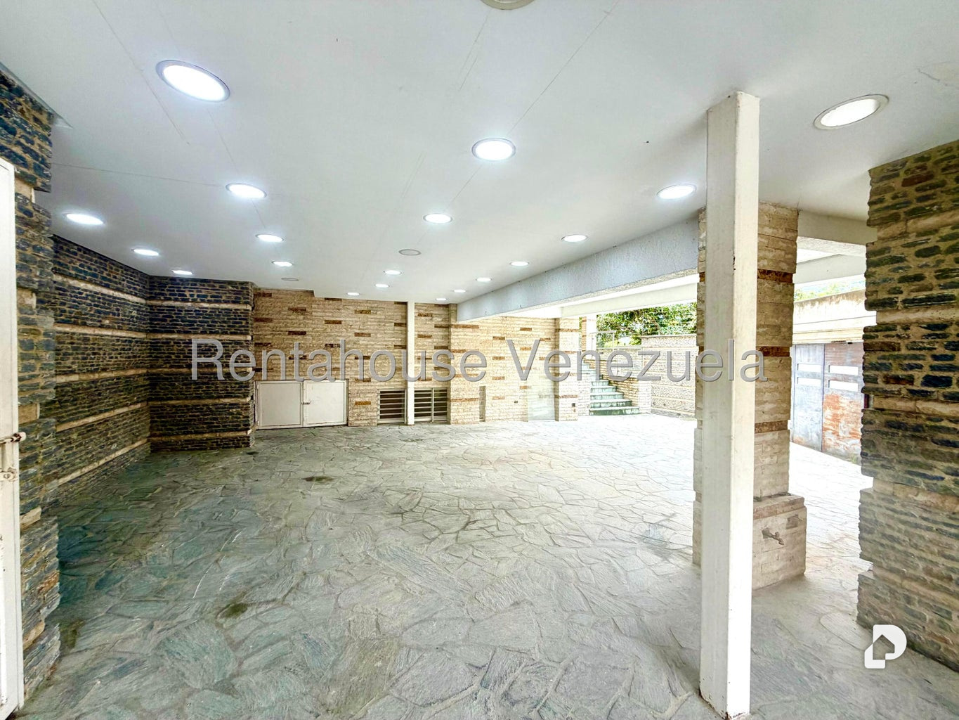 Casa en Urbanización Miranda, Caracas – 25
