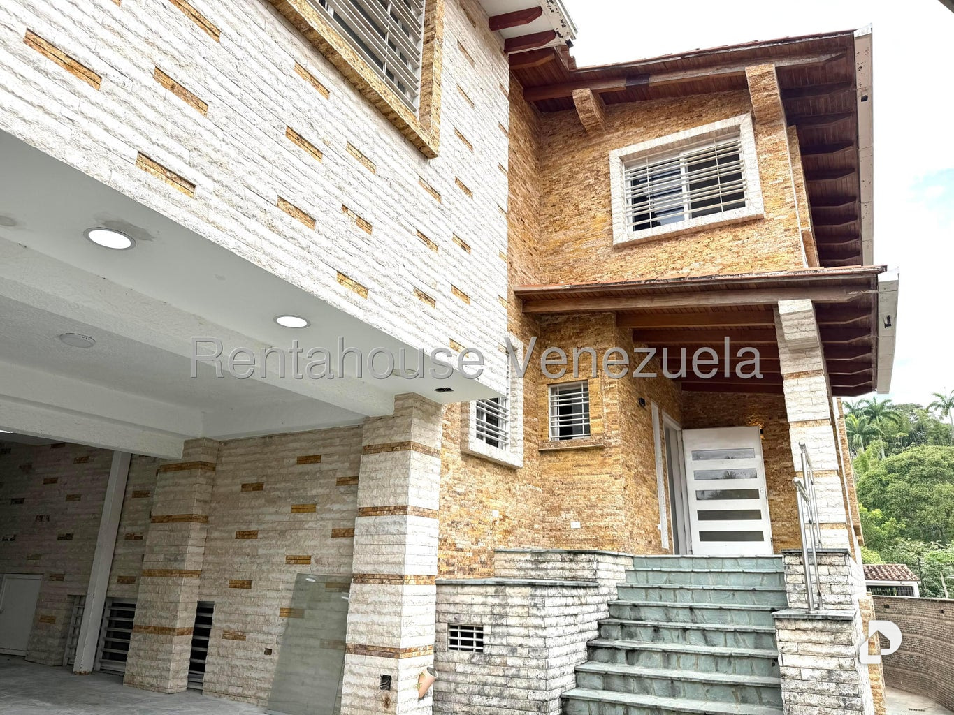 Casa en Urbanización Miranda, Caracas – 24